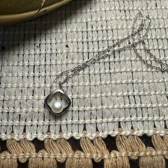 Silver 925 and Pearl Diamond Shape Necklace - Picture 8 of 8